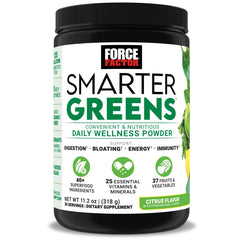 Force Factor envase frontal del Smarter Greens mostrando la marca y sabor cítrico