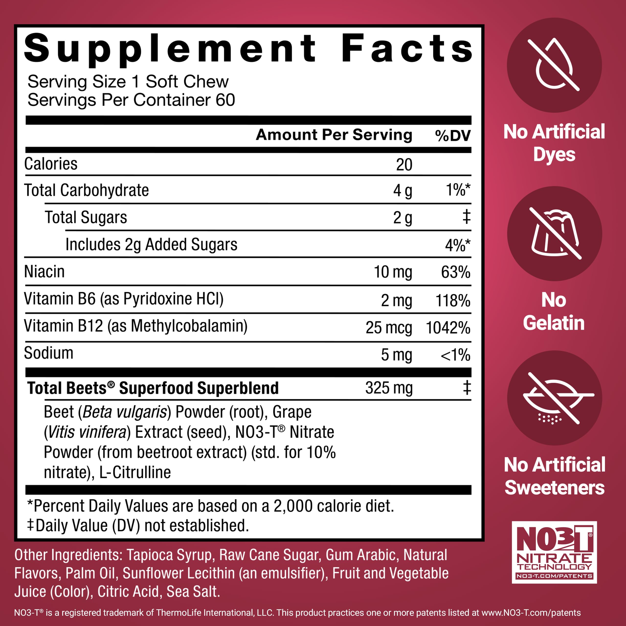 Force Factor gomita Total Beets en mano para comparar tamaño y porción práctica
