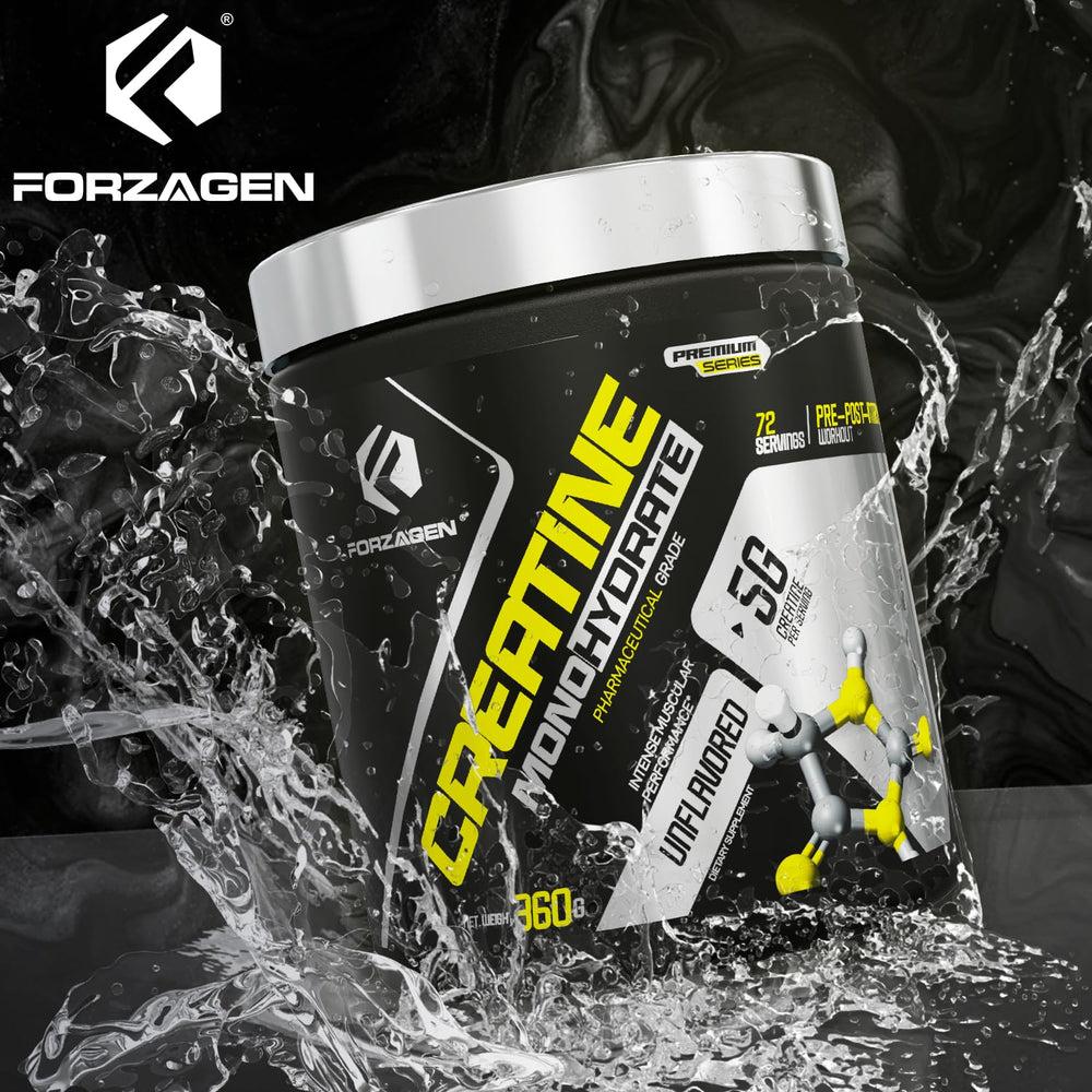 Frasco Forzagen creatina junto a botella de gimnasio listo para entrenar