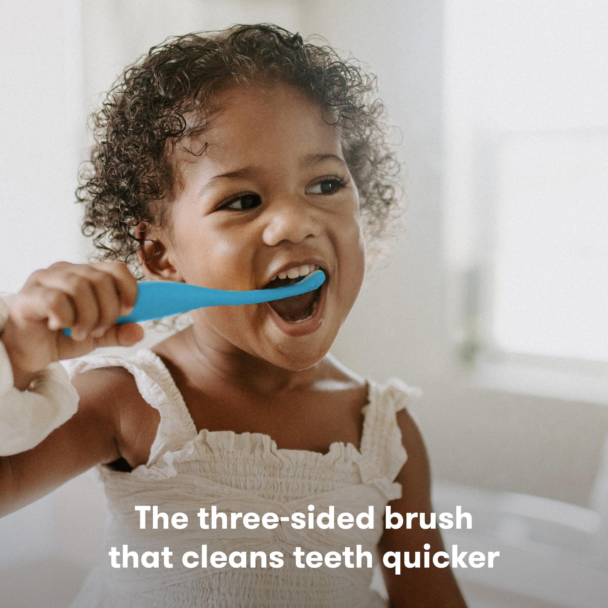Frida Toothhugger primer plano del cabezal triple que cubre tres caras del diente