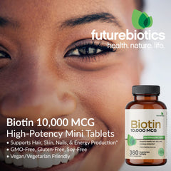 Futurebiotics tabletas en mano para mostrar tamaño y conveniencia diaria