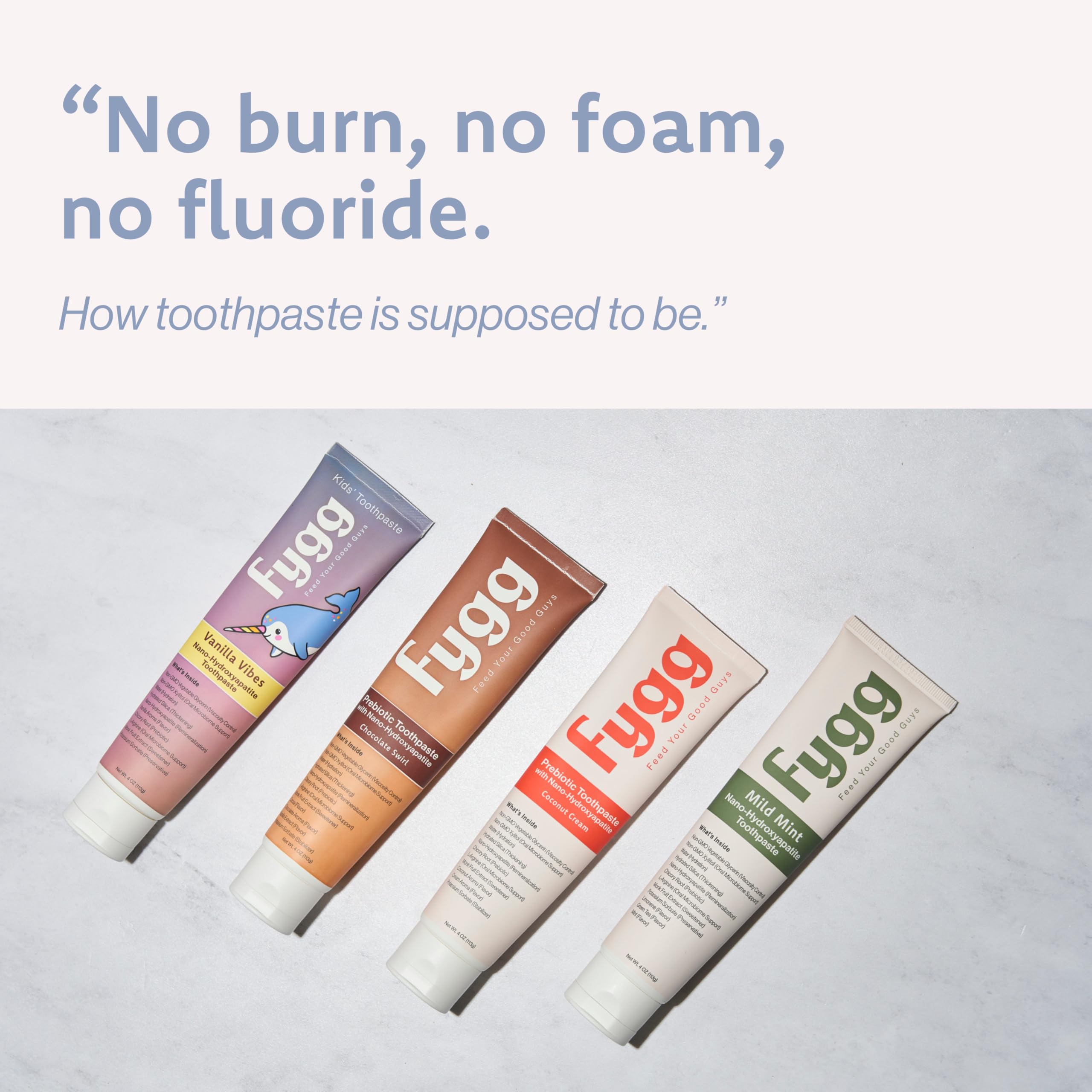 Fygg tubo en mano para comparar escala y cantidad de 4 oz, práctico para viajes