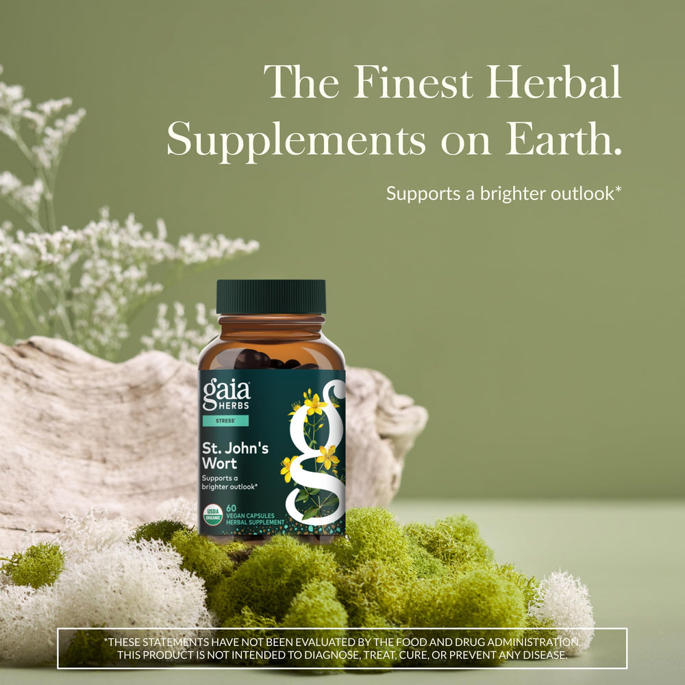 Gaia Herbs cápsulas extendidas sobre mesa que facilitan su consumo