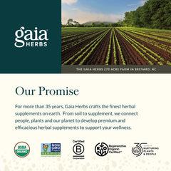 Gaia Herbs cápsula junto a una mano para apreciar tamaño
