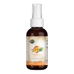 Garden of Life producto en mano para comparar escala y portabilidad del frasco