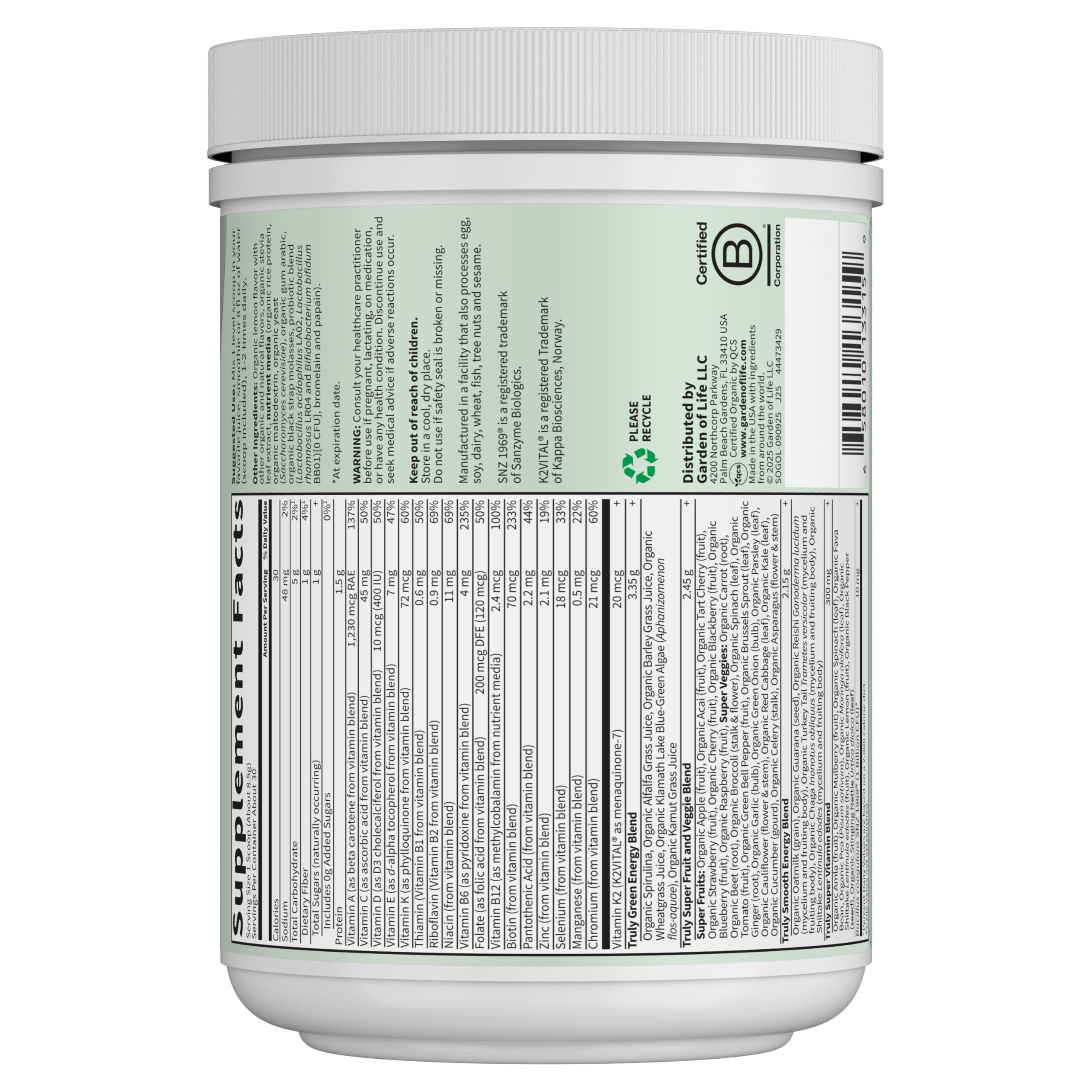 Garden of Life deportista bebiendo batido para apoyar rutina activa
