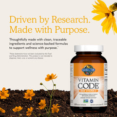 Garden of Life suplemento junto a alimentos frescos promoviendo bienestar