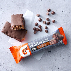 Gatorade barra abierta interior mostrando capas de proteína y caramelo