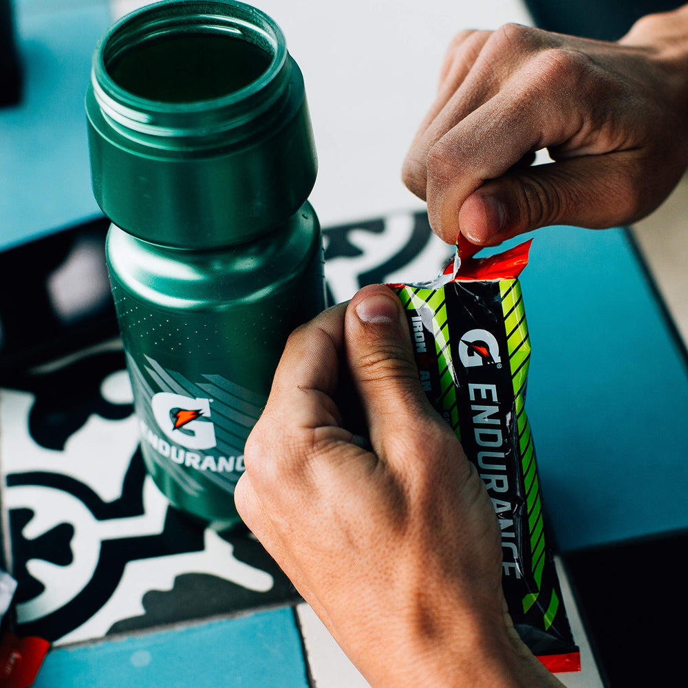 Polvo de Gatorade Endurance limón-lima en primer plano, textura soluble para mezclar rápido