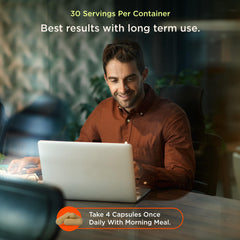 Hombre tomando Genius Test Advanced antes de entrenamiento para energía