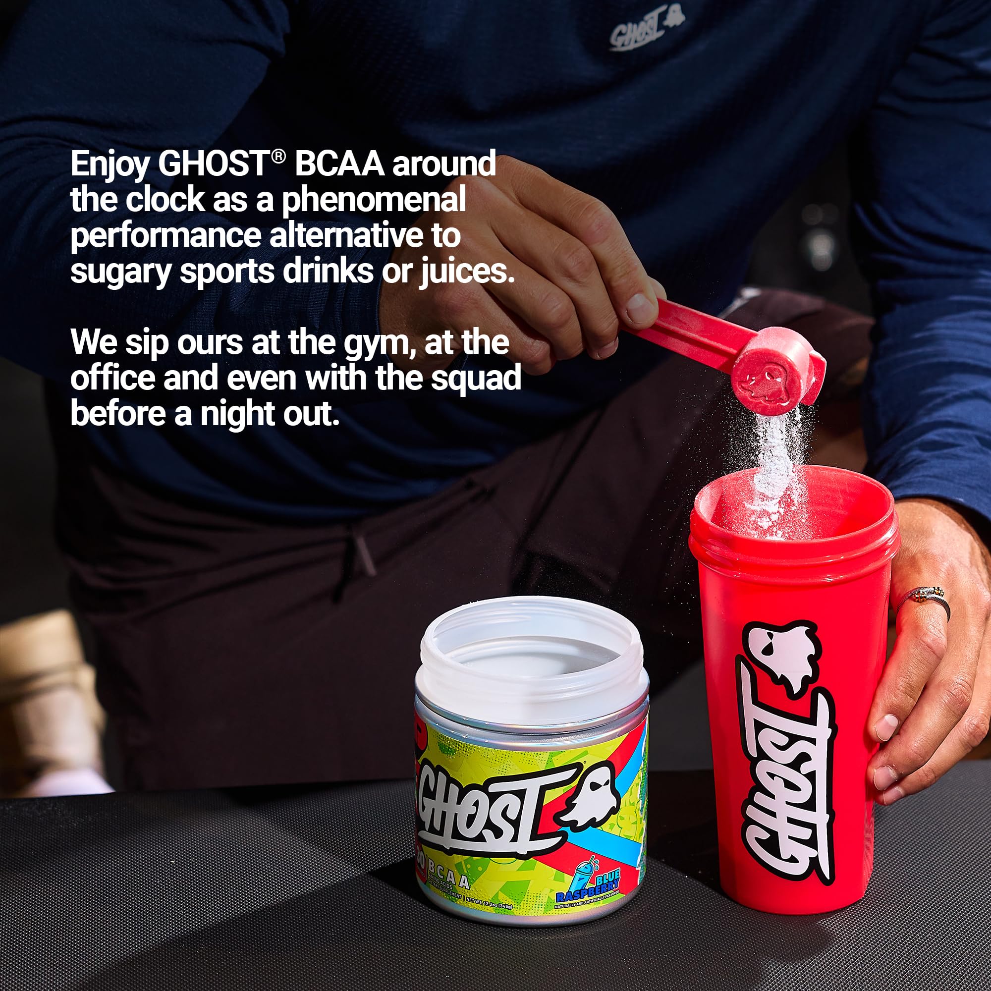 GHOST vaso con bebida servida en uso y refresco sin azúcar durante entrenamiento