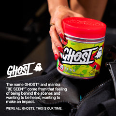 GHOST en ambiente deportivo resaltando energía y estilo activo