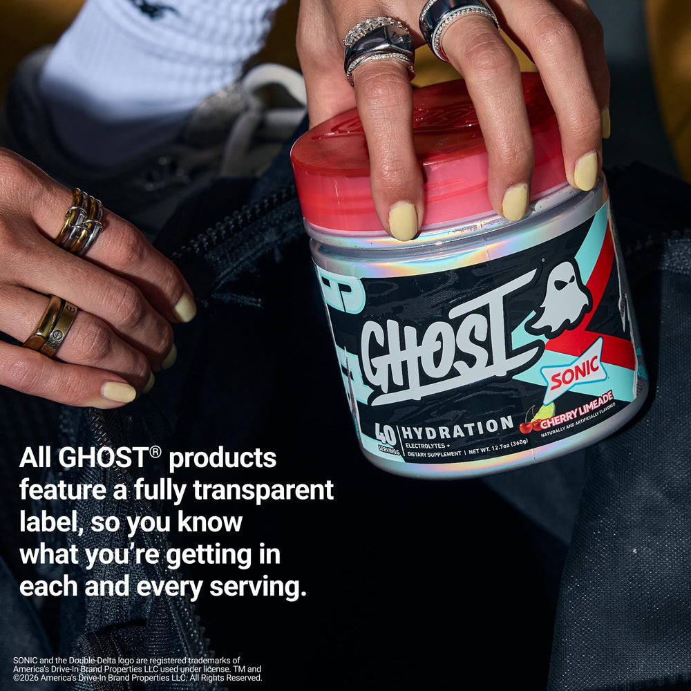 GHOST envase en mano para comparar tamaño y servir 40 raciones