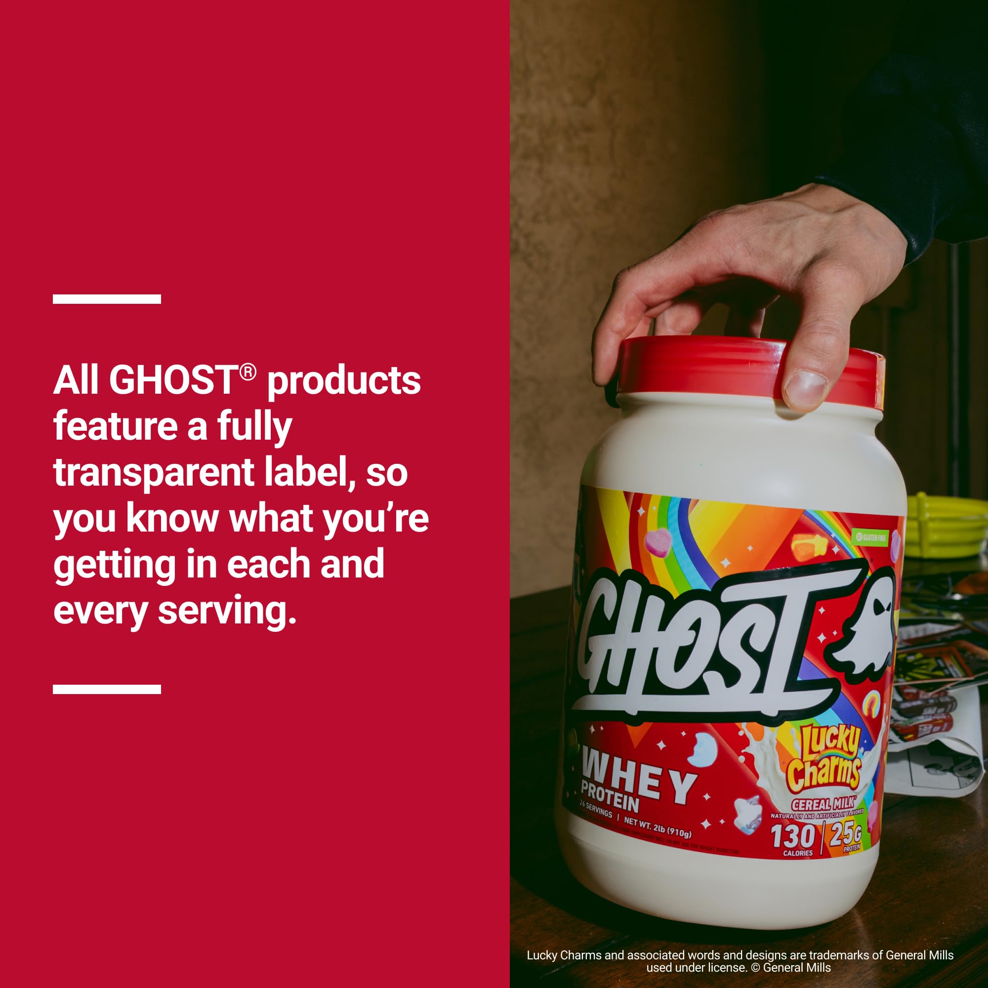 GHOST tarro 2 lb junto a una mano para comparar tamaño y porciones