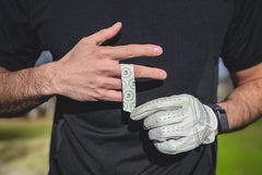 Estilismo de GIR Golf Tape en campo de golf mostrando aspecto y confianza