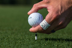 Organizador con velcro GIR Golf Tape manteniendo tiras ordenadas en bolsa