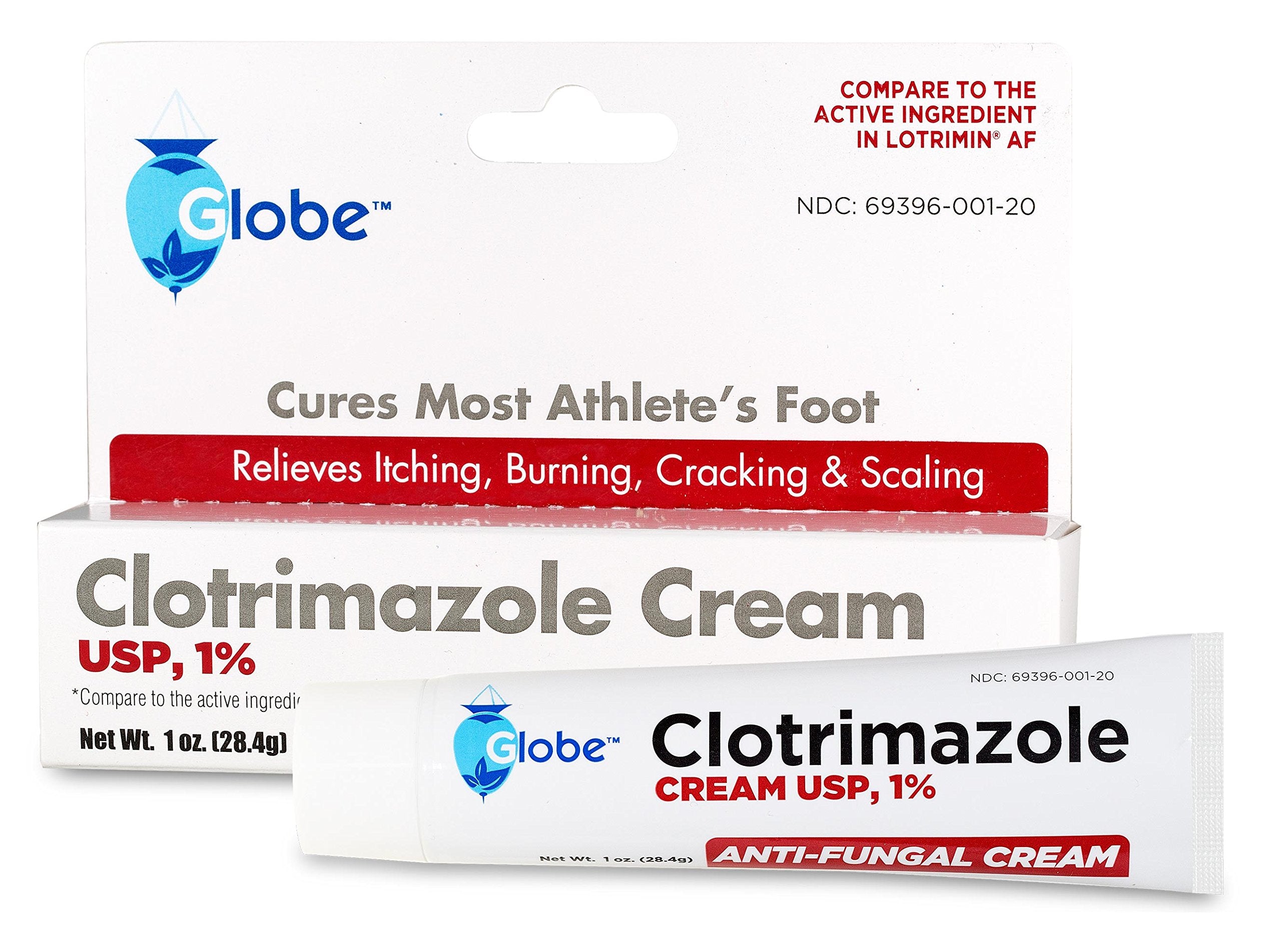 Globe crema clotrimazol en ambiente deportivo junto a zapatillas para uso preventivo