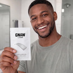 GNAW LABS caja abierta con 14 tratamientos y tiras visibles