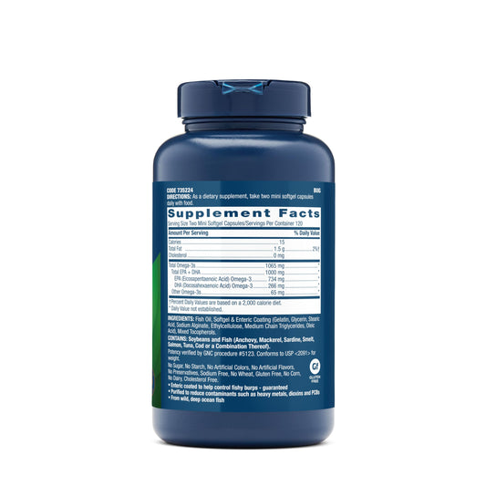 GNC primer plano de softgel mini resaltando textura y fácil de tragar