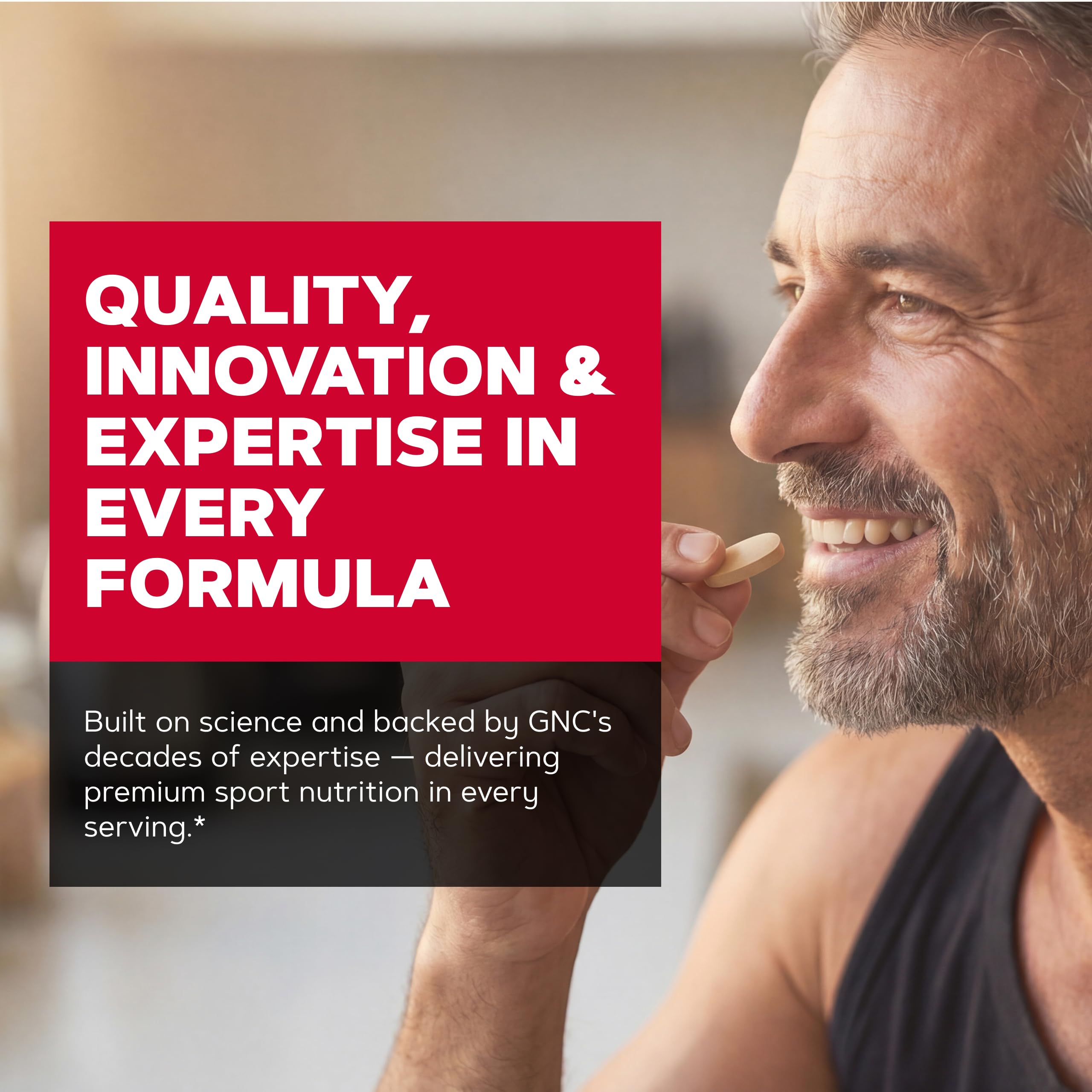 GNC Mega Men Sport junto a mano para comparar tamaño de cápsula práctico