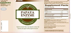 GNC Papaya Enzyme junto a un plato de comida proteica, apoyo digestivo tras comidas