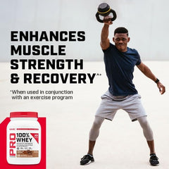 GNC deportista bebiendo proteína tras entreno para mejorar recuperación