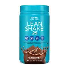 Envase GNC Total Lean Rich Chocolate mostrando diseño y porciones, ideal para control calórico