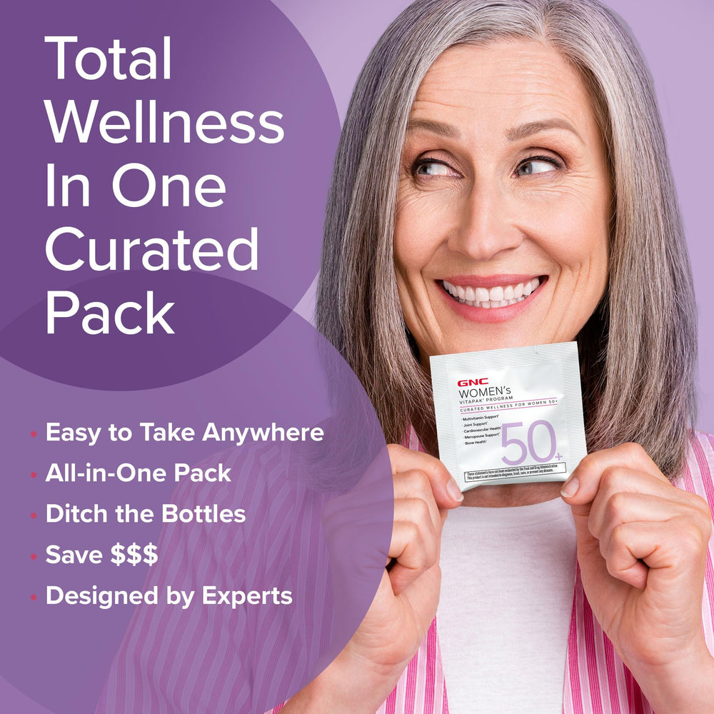 GNC mujer tomando suplemento, conveniencia y compatibilidad con la vida activa
