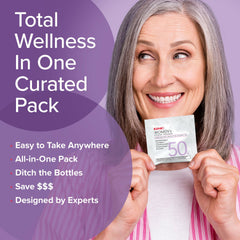 GNC mujer tomando suplemento, conveniencia y compatibilidad con la vida activa