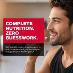 GNC vitapak en mano para comparar tamaño, buena referencia de escala