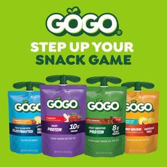 GoGo SqueeZ pouch comparado con mano para mostrar tamaño portátil