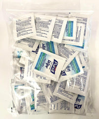 GOJO PURELL toallita en mano demostrando uso rápido y protección inmediata