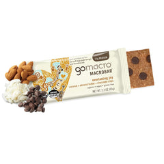 GoMacro barrita cortada mostrando interior cremoso de almendra y trozos de coco