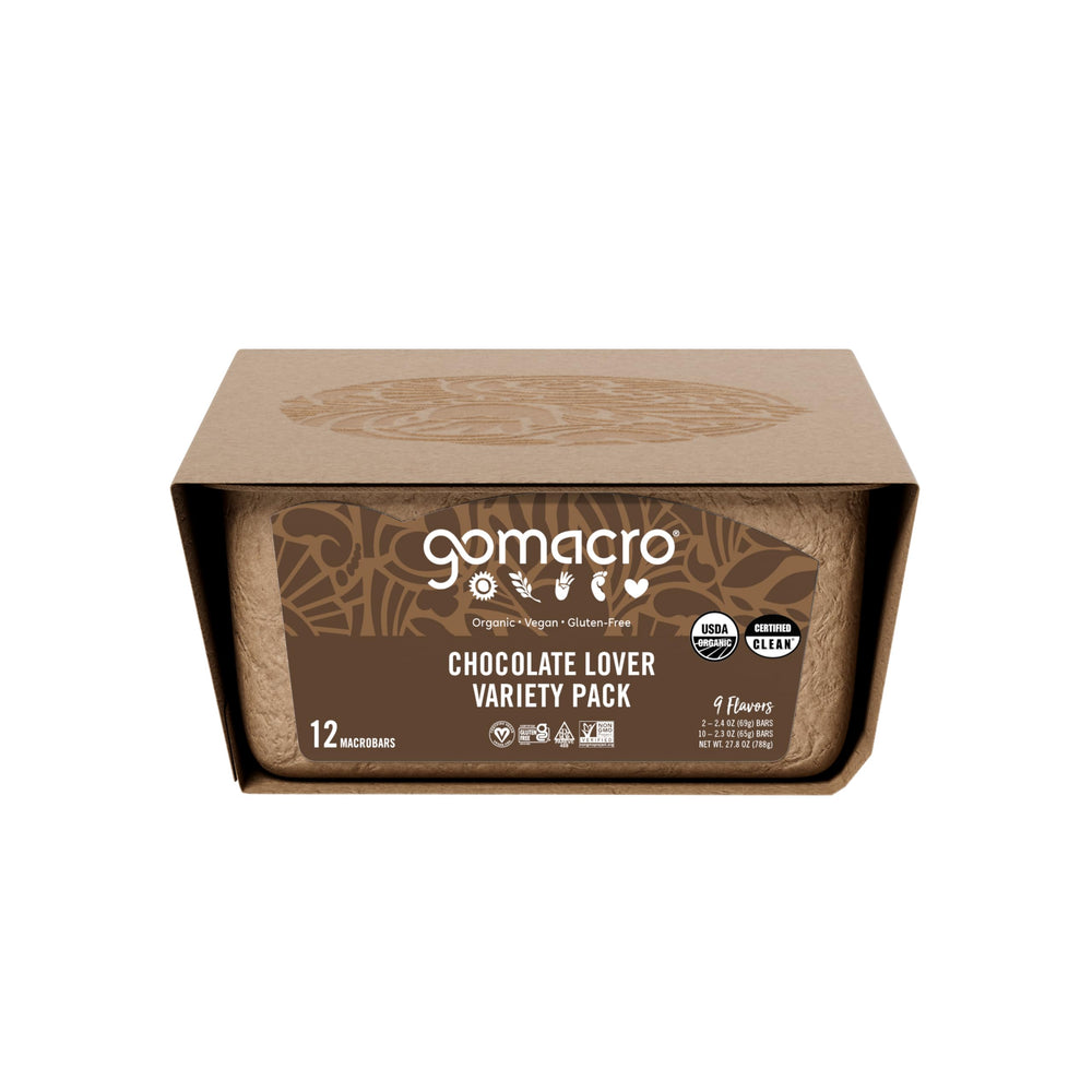 GoMacro barra en mano para comparar tamaño y conveniencia portátil