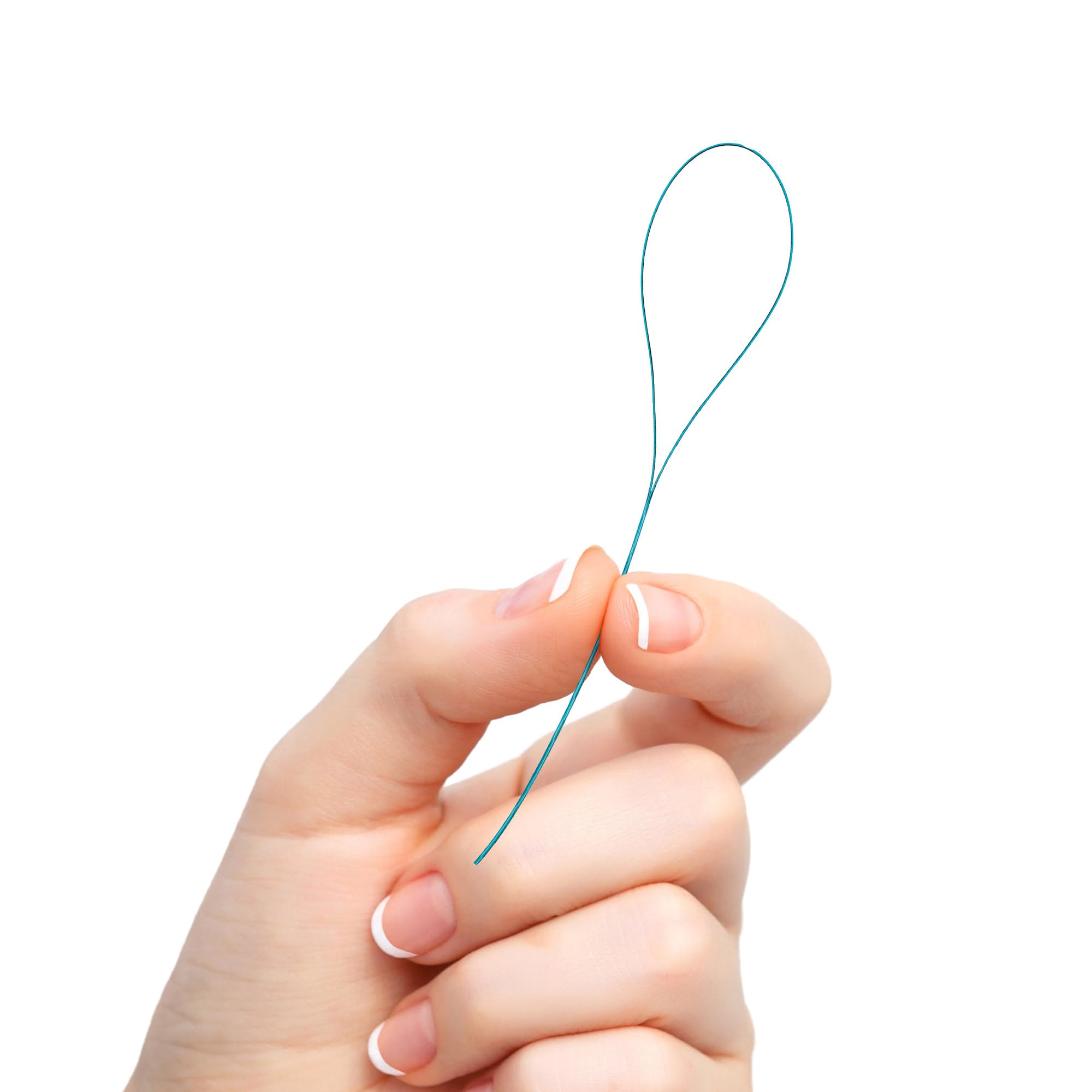 GUM Eez-Thru en uso guiando hilo dental por debajo de brackets para limpieza efectiva