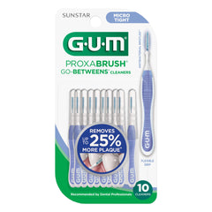 GUM Proxabrush en uso entre dientes mostrando limpieza alrededor de un bracket