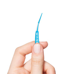 GUM pack de picks dentro de un botiquín, conveniencia en movimiento