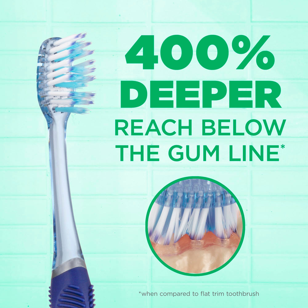 GUM detalle de cerdas afinadas que llegan entre dientes y limpian más profundo
