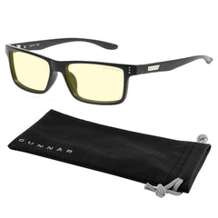 Jugador usando Gunnar Vertex con auriculares, mejora comodidad en juego