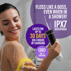 GuruNanda en uso en baño, diseño IPX7 para uso bajo la ducha