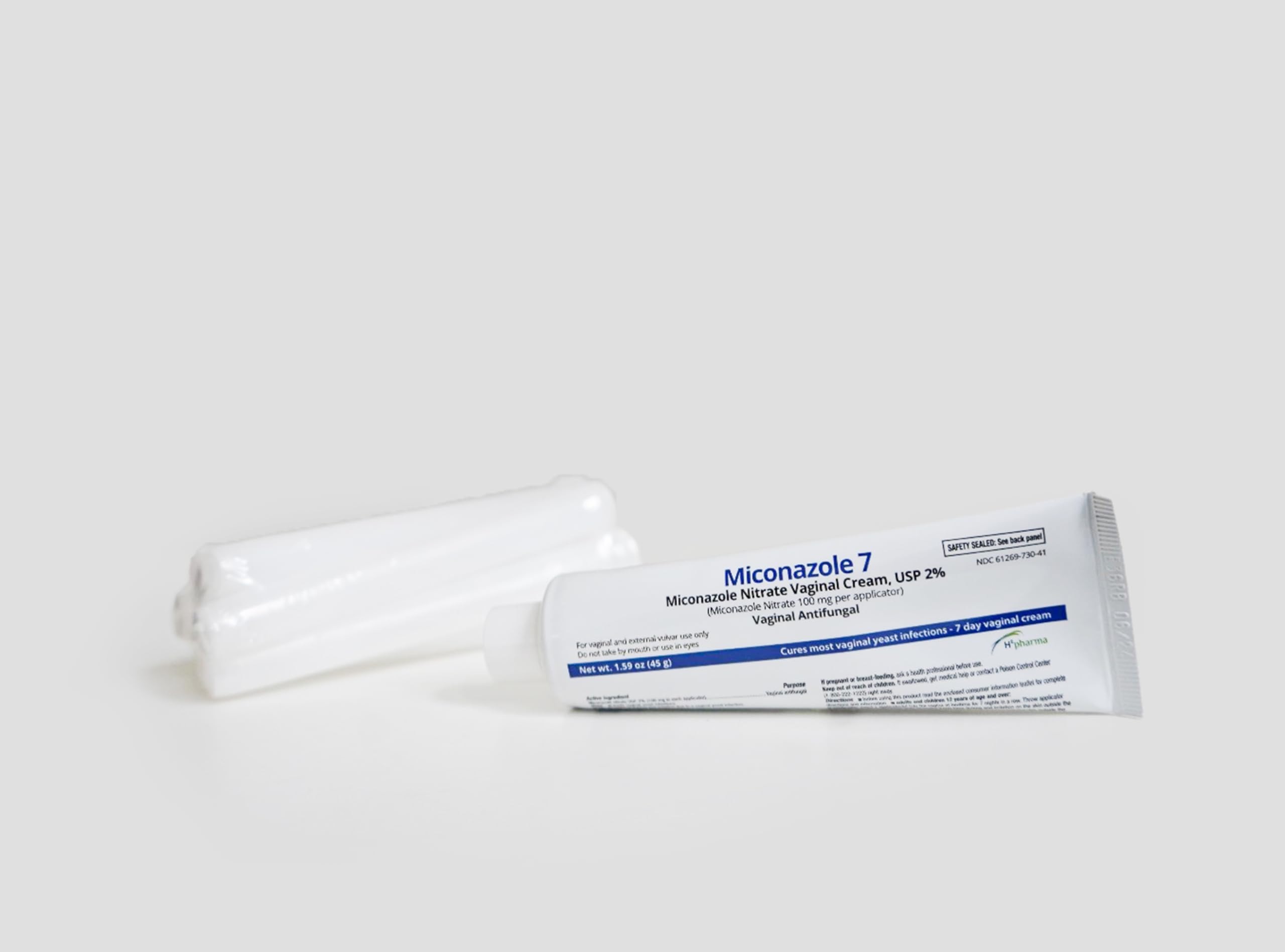 h2 pharma tubo junto a objeto de escala, muestra tamaño práctico y portátil