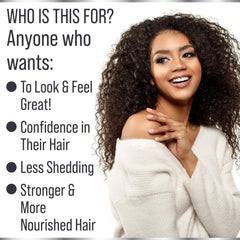 Hair Thickness Maximizer comparado con la mano para ver el tamaño del frasco