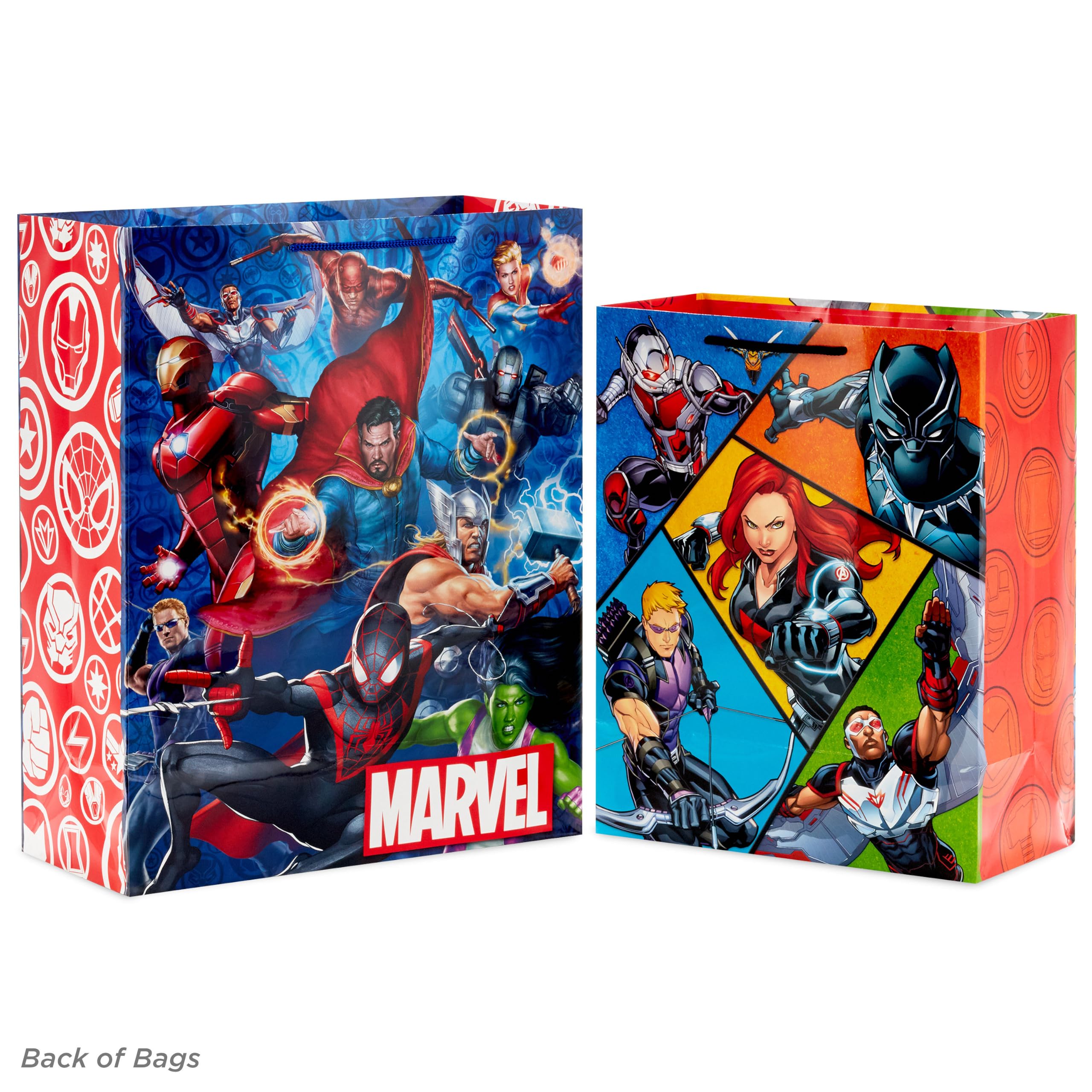 Hallmark bolsas Avengers en uso con regalo grande facilitan entrega festiva