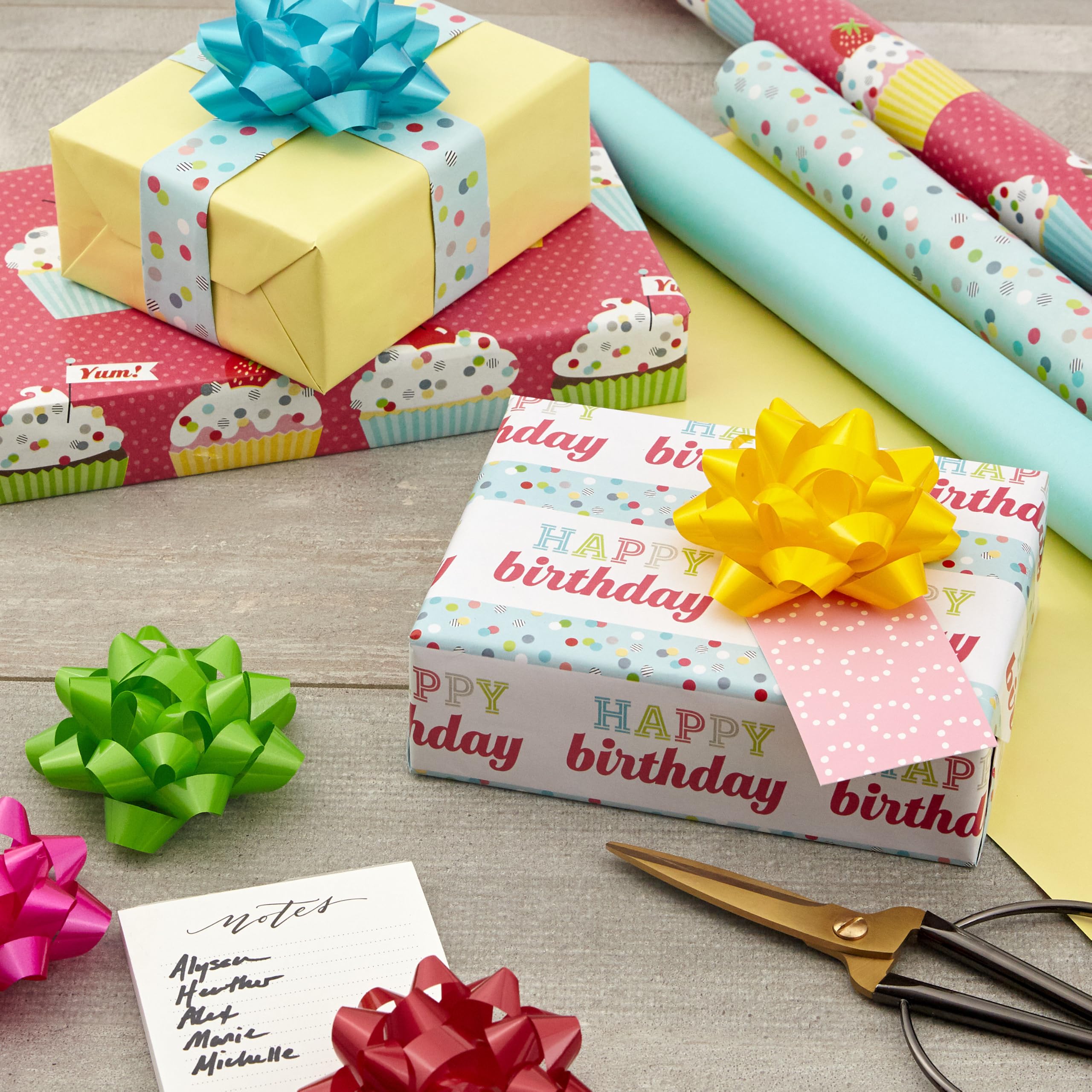 Hallmark detalle de textura y brillo del lazo que resalta calidad