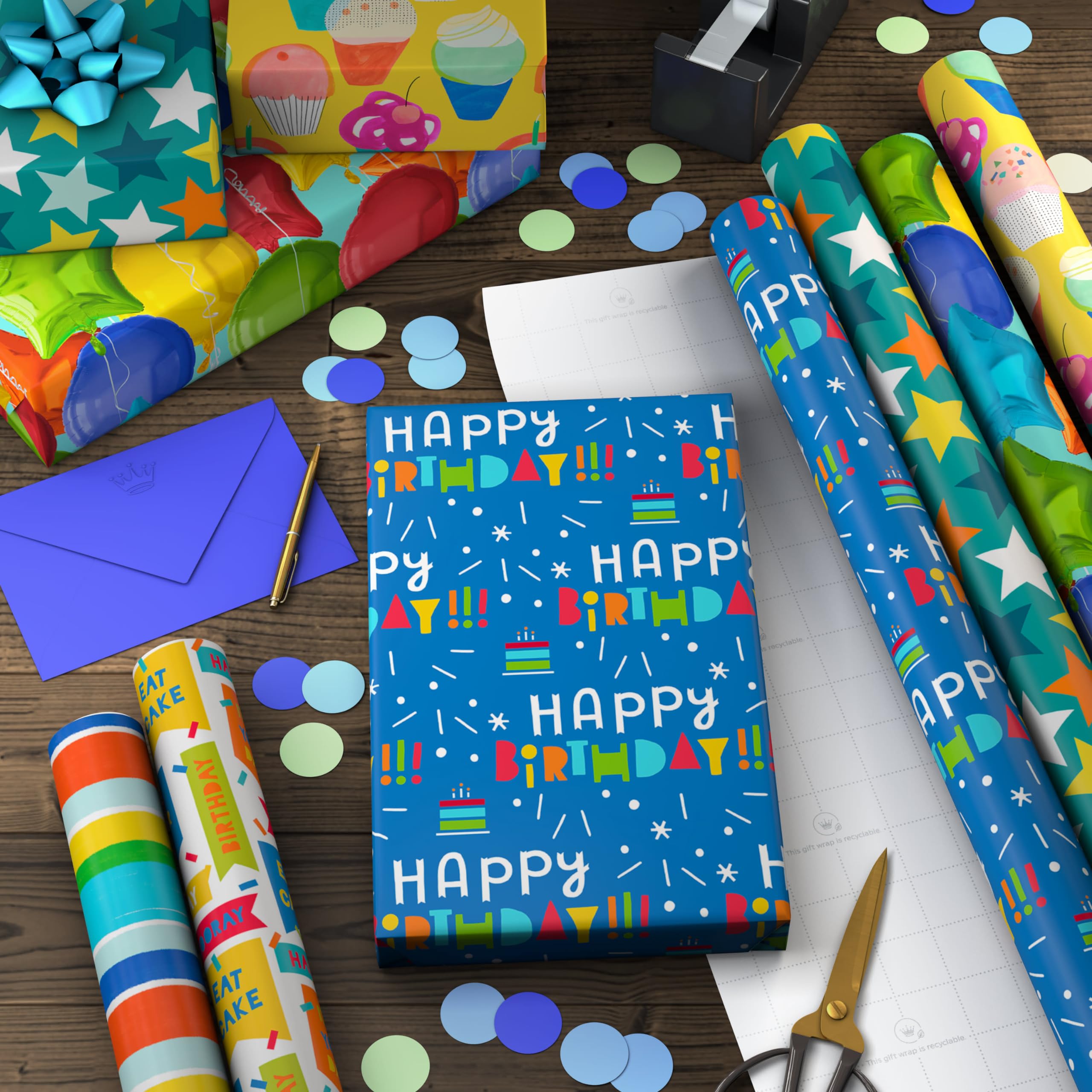 Hallmark detalle del diseño de rayas arcoíris para envolver con estilo