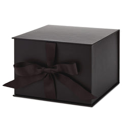 Hallmark escena de celebración mostrando la caja integrada en la mesa