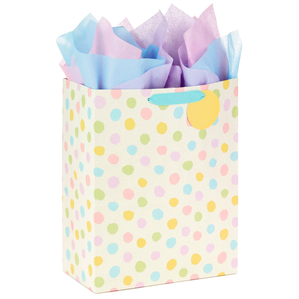 Hallmark papel de seda decorando una caja de regalo para presentación profesional