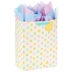 Hallmark papel de seda decorando una caja de regalo para presentación profesional