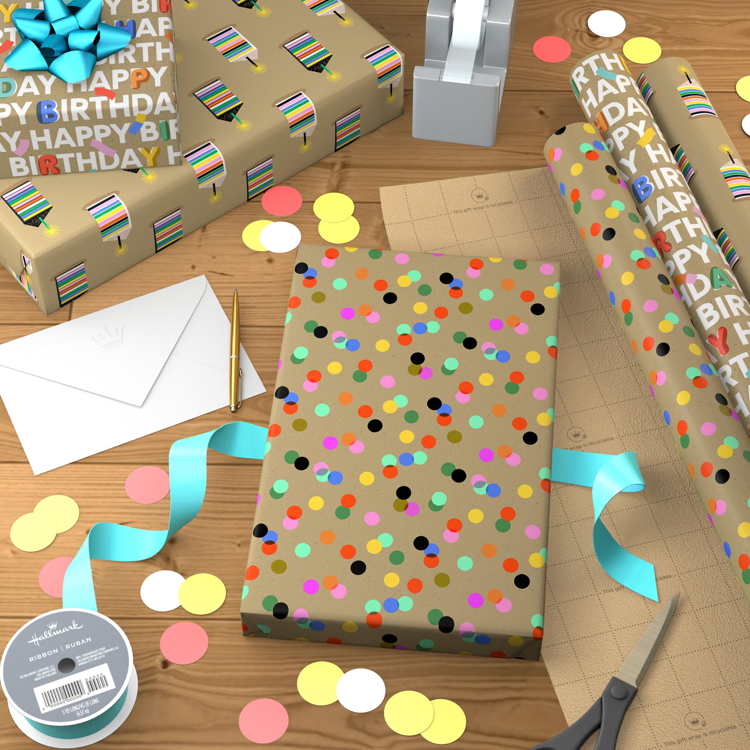 Hallmark primer plano de textura kraft que muestra resistencia y manejo fácil