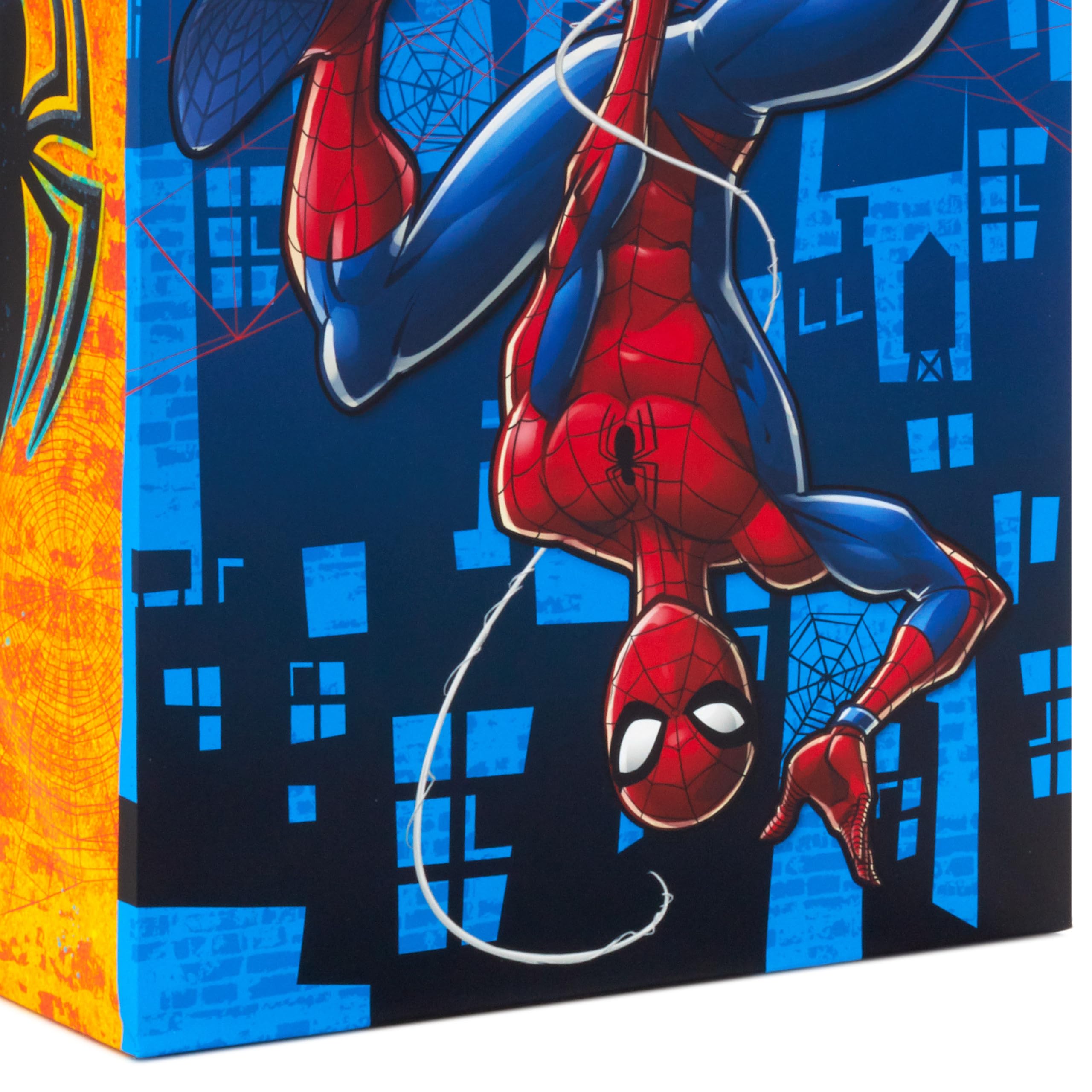 Hallmark diseño naranja dinámico con Spider-Man, presentación vibrante
